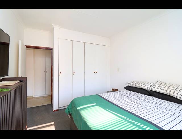 1 BEDROOM APARTMENT FOR SALE IN OAKLANDS
